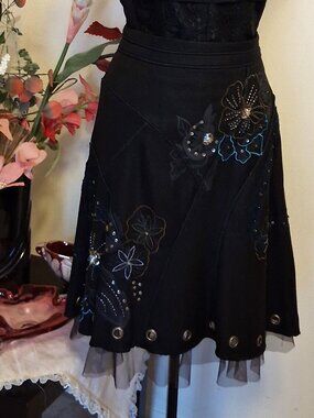 NWT Simon Chang Elegant Black Floral Embroidered Spring Fall Lined Ruffle Skirt